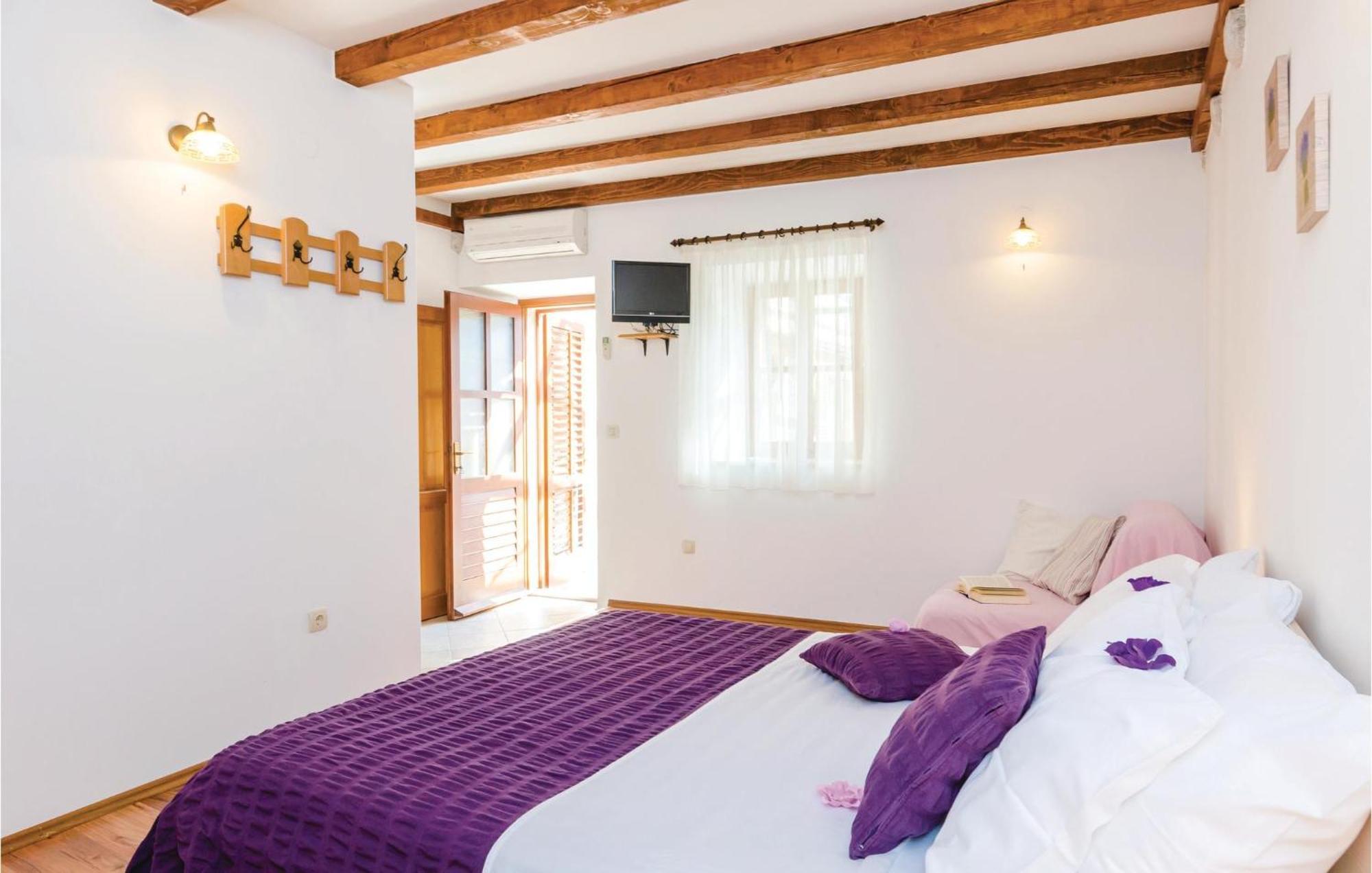 Cozy Home In Slano With Wifi ภายนอก รูปภาพ