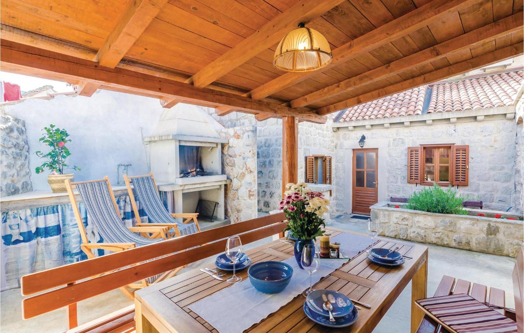 Cozy Home In Slano With Wifi ภายนอก รูปภาพ